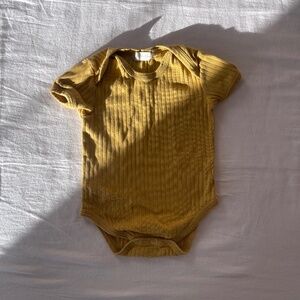 Fin & Vince Yellow Outfit sz 12/24 months